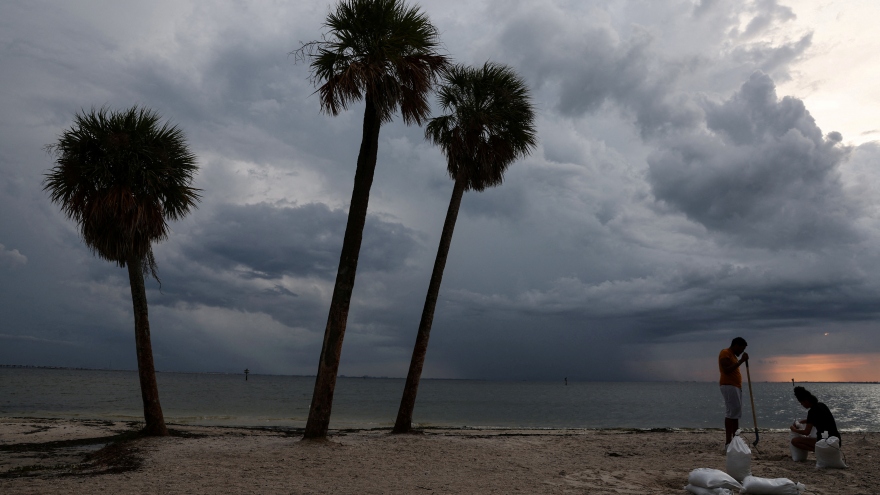 Siêu bão Ian với sức gió 185km/h tiến sát Cuba, đe dọa bang Florida (Mỹ)